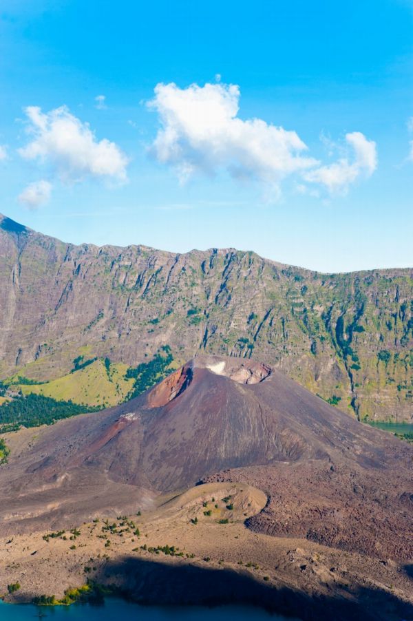 Sopka Barujari na ostrově Lombok.