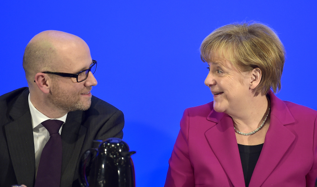 Generální tajemník CDU Peter Tauber s kancléřkou Angelou Merkelovou.