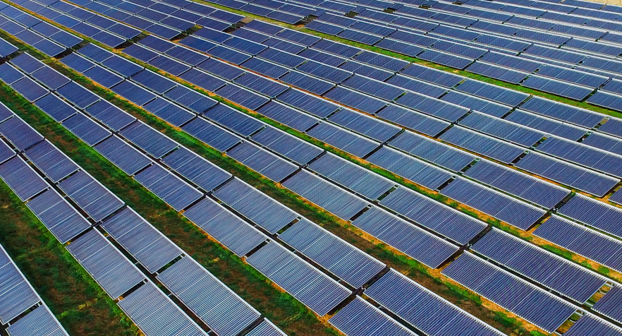 Podporu solární energii v Číně omezí. 