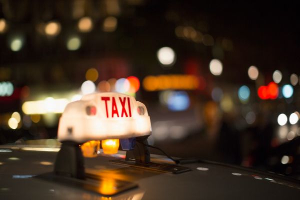 Taxikáři se stali obětí zloděje.