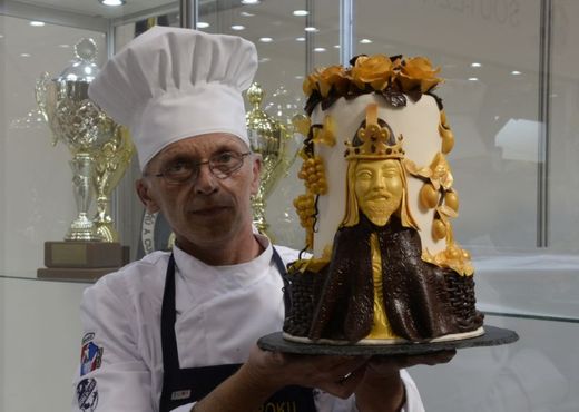 Podobizny českého krále byly mnohdy až neuvěřitelně přesné. Dort Břetislava Brablece.