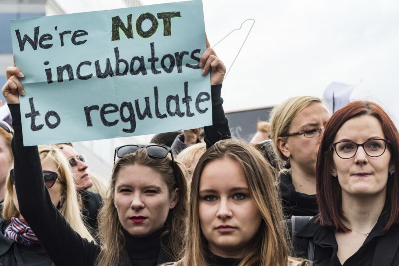 Demonstrace proti zákazu potratů. 