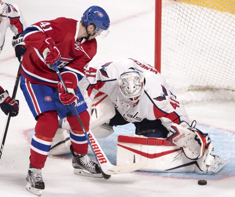 Brankář Vaněček v dresu Washingtonu Capitals.
