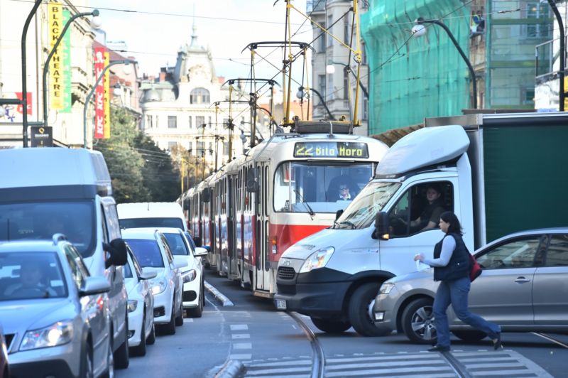 Tramvaje v centru Prahy nabírají dlouhá zpoždění.