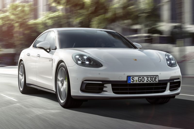 Hybridní model Porsche Panamera.