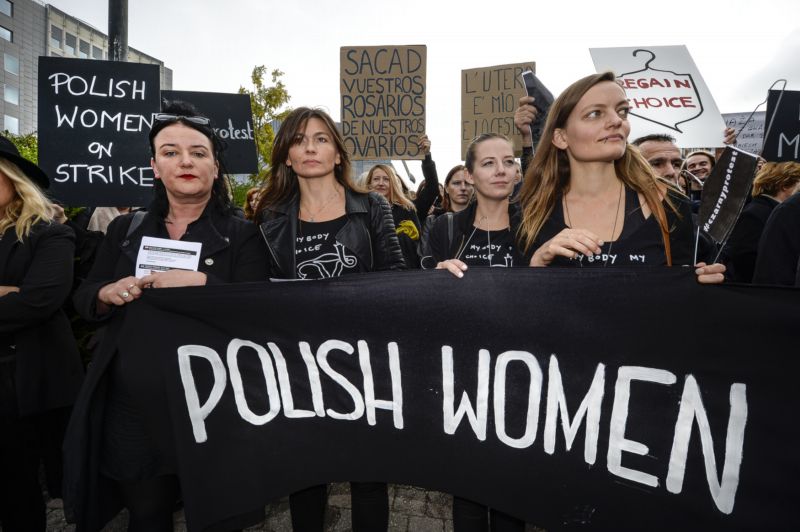 Polské ženy protestující proti plánovanému zákazu potratů.