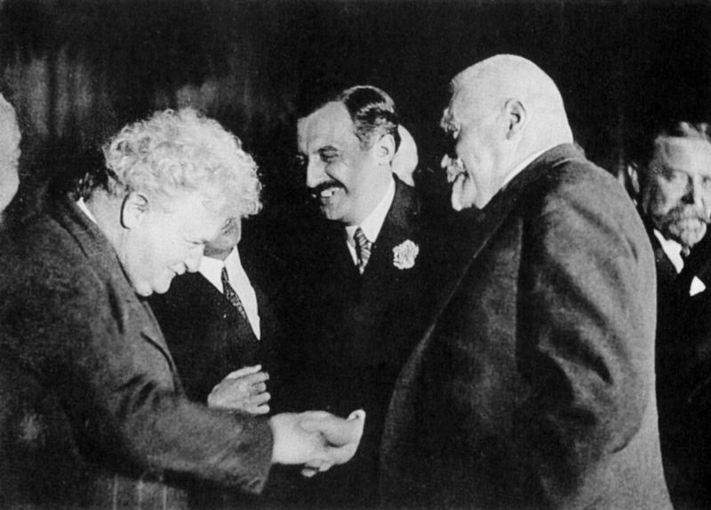 Viktor Dyk (vlevo), František Ježek (uprostřed) a Karel Kramář v roce 1930.