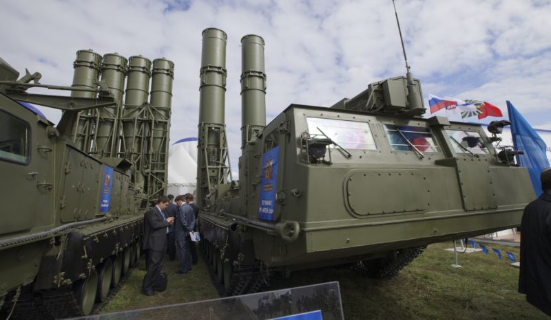 Ruské raketové systémy S-300 dorazily do sýrie.