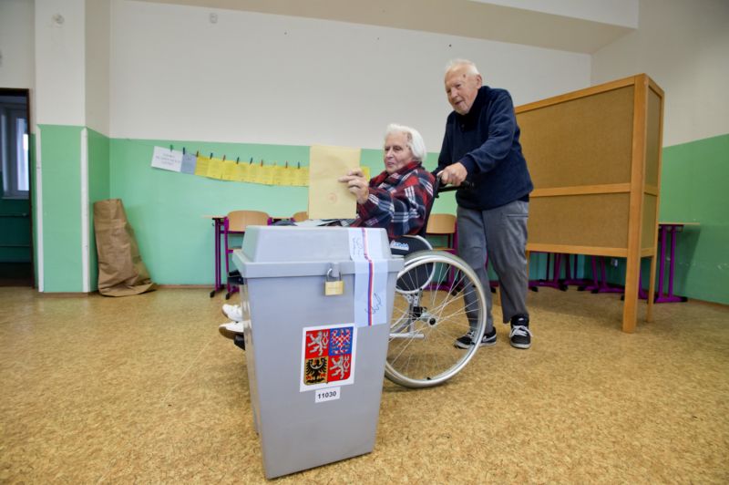 Snímek z volební místnosti. Rok 2016 (ilustrační foto).