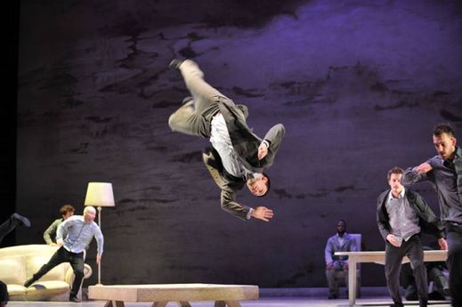 Festival TANECVALMEZ letos vyvrcholí českou premiérou francouzského choreografa světového formátu Kadera Attou.