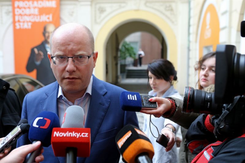 Premiér Bohuslav Sobotka komentuje pro novináře výsledky voleb.