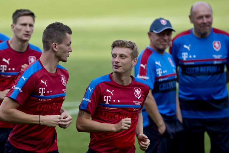 Tomáš Necid (vlevo) a Ladislav Krejčí na tréninku fotbalové reprezentace.