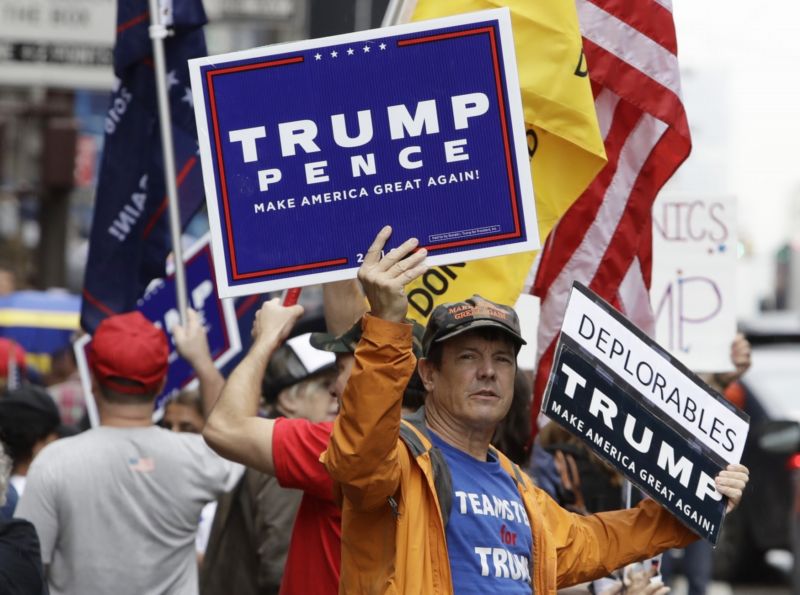 Příznivci republikánského prezidentského kandidáta Donalda Trumpa.