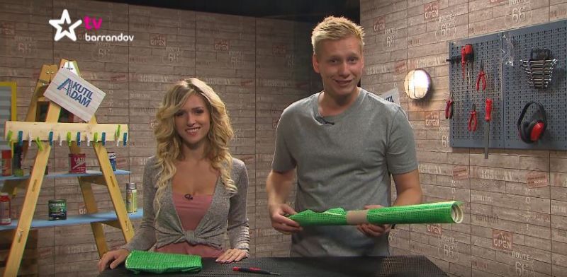 Kutilové Adam a Lucie poradí, jak udělat pořádek v balicích papírech. Kutilové Adam a Lucie poradí, jak udělat pořádek v balicích papírech.