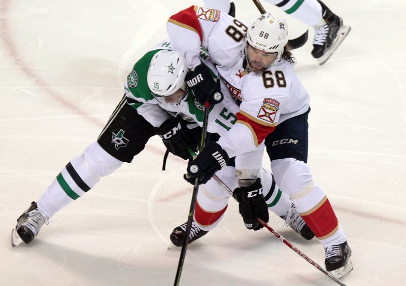 Útočník Jaromír Jágr z Floridy bude v nadcházející sezoně NHL útočit v historické tabulce produktivity na druhého Marka Messiera, na něhož čtyřiačtyřicetiletý český hokejista ztrácí 19 bodů.