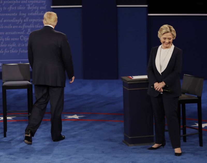 Hillary Clintonová při televizní debatě s Donaldem Trumpem.