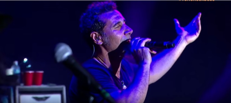 Zpěvák Serj Tankian.