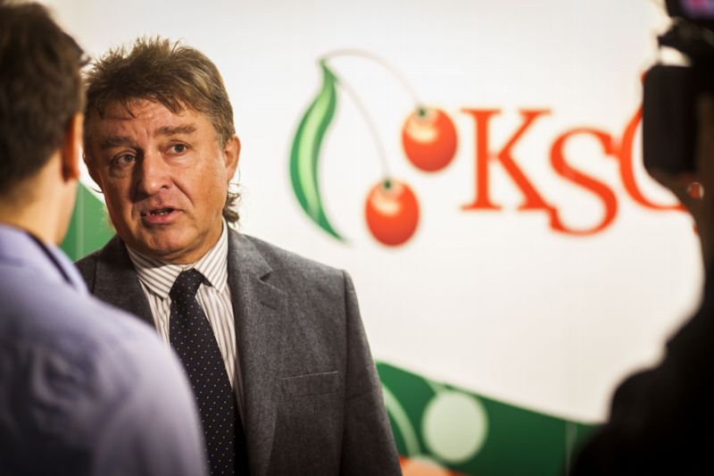 Místopředseda Jiří Dolejš ve volebním štábu komunistů. Místopředseda Jiří Dolejš ve volebním štábu komunistů.