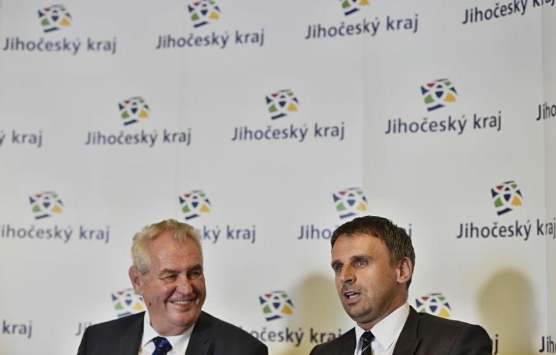 Prezident Miloš Zeman (vlevo) a jihočeský hejtman Jiří Zimola.