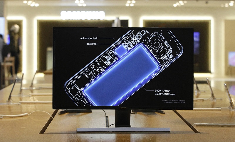 Projekce Samsungu Note 7. 