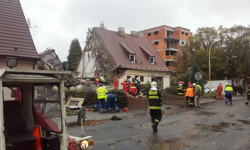 Zřícený dům v kladenské části Kročehlavy. Zřícený dům v kladenské části Kročehlavy.