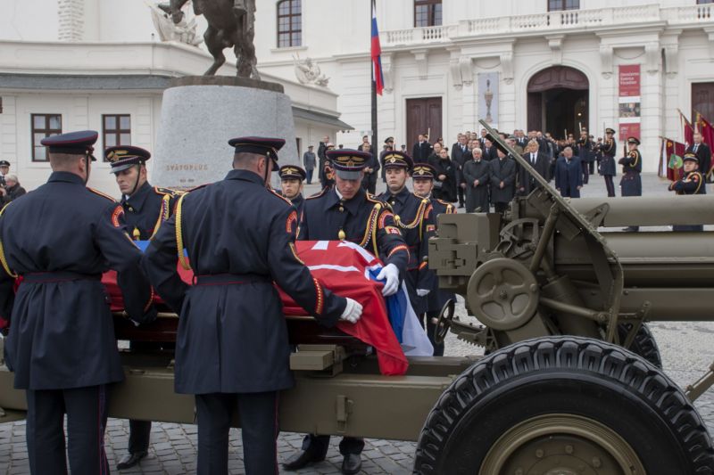 Rozloučení s bývalým prezidentem Michalem Kováčem.