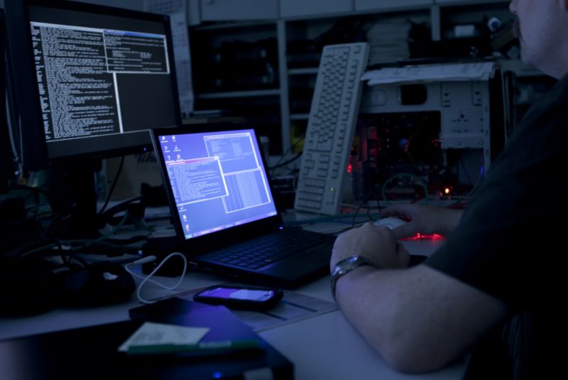 Možný podíl ruských hackerů na operacích v USA nepopírá ani FSB. Možný podíl ruských hackerů na operacích v USA nepopírá ani FSB.