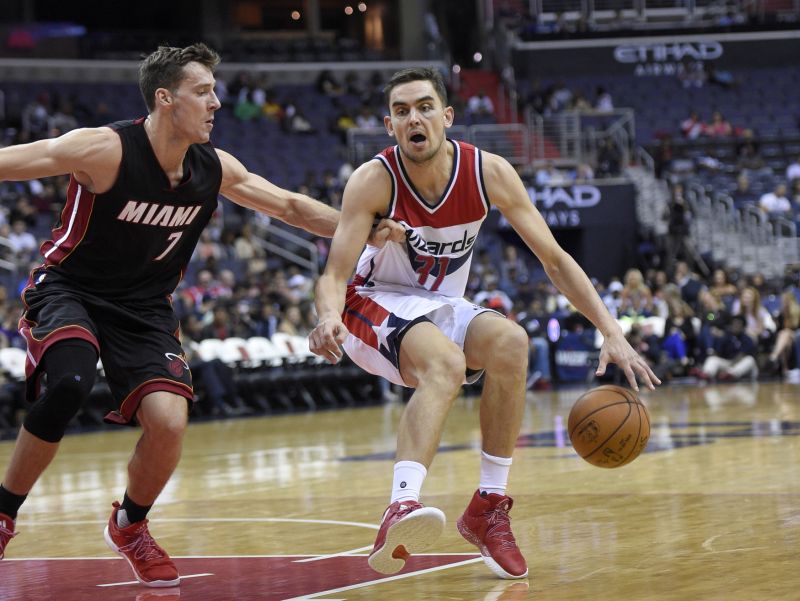 Tomš Satoranský v dresu Washingtonu Wizards.