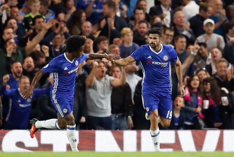Fotbalisté Chelsea budou od příští sezony oblékat dresy značky Nike, s kterou londýnský klub uzavřel rekordní smlouvu. Fotbalisté Chelsea budou od příští sezony oblékat dresy značky Nike, s kterou londýnský klub uzavřel rekordní smlouvu.
