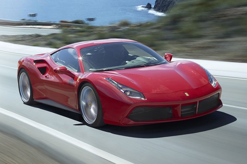 Ferrari F488 GTB u zákazníků vede.