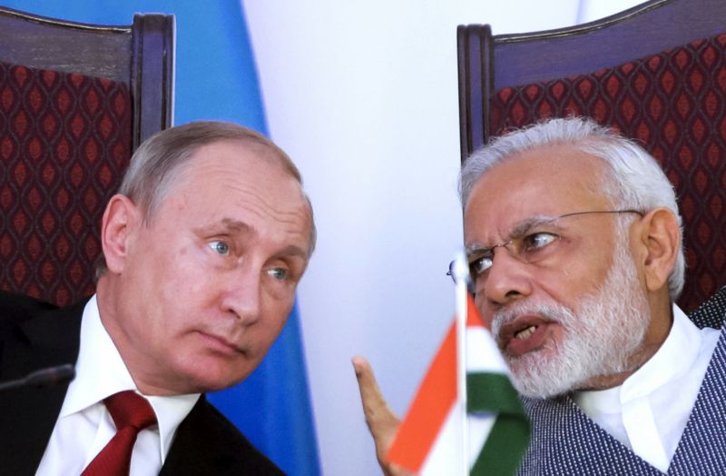Ruský prezident Vladimir Putin (vlevo) a indický premiér Nárendra Módí.