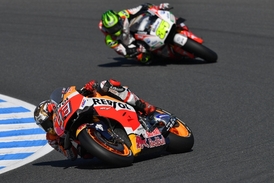 Márquez v závodě využil i pádu největších konkurentů.