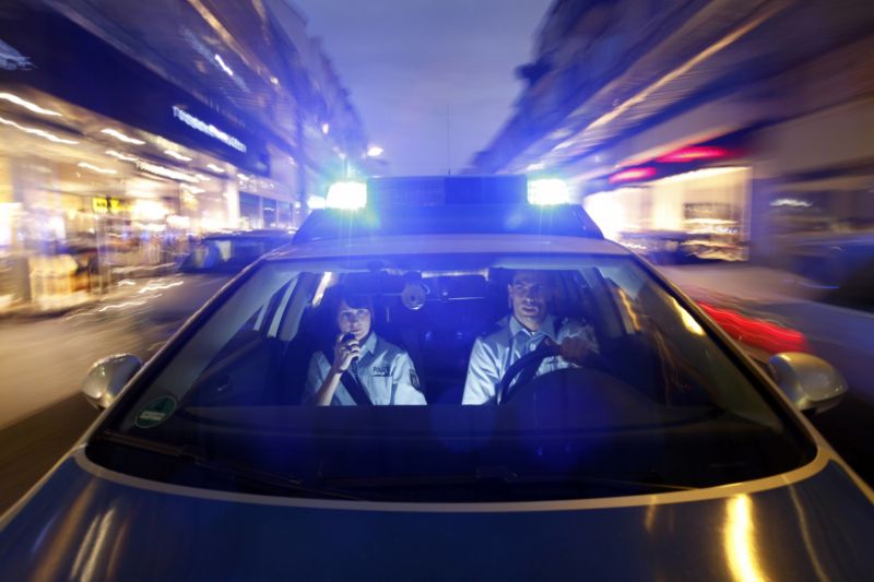 Policisté pronásledovali v noci na neděli na dálnici D5 řidiče osobního auta. Policisté pronásledovali v noci na neděli na dálnici D5 řidiče osobního auta.