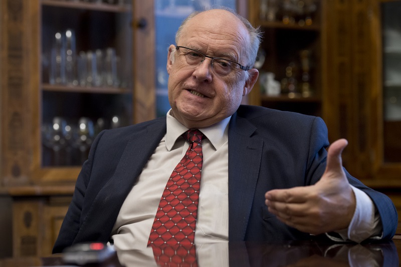 Jan Kavan. 