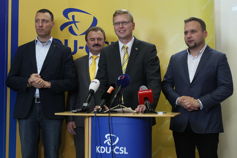 Lidovci opanovali senátní volby. 