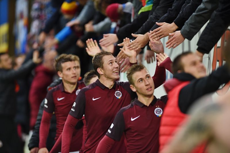 Fotbalisté Sparty postupují v MOL Cupu.