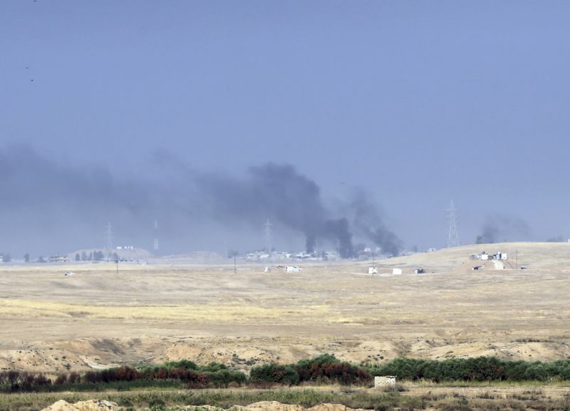 Boje o Mosul. Ostřelování pozic Islámského státu.