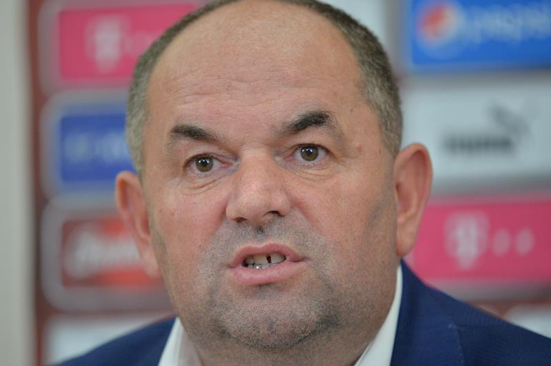 "Z pohledu fotbalu se jedná o kontrakt, jehož parametry a výše nemají v historii obdoby," řekl na tiskové konferenci předseda FAČR Miroslav Pelta.