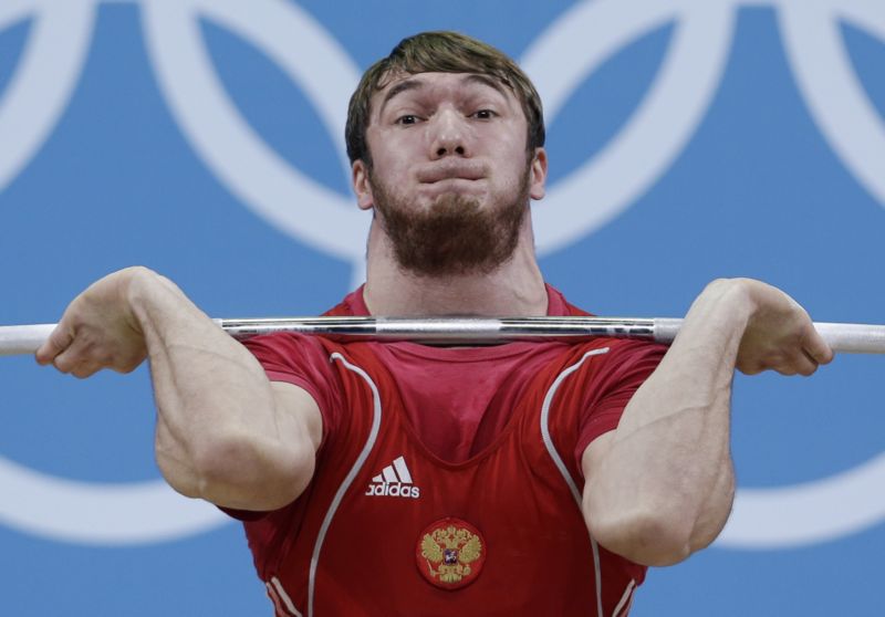 Vzpěrač Auchadov přijde o stříbro z Londýna. Vzorek prokázal doping.