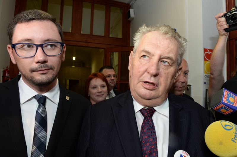 Zleva: mluvčí prezidenta Jiří Ovčáček a prezident Miloš Zeman.