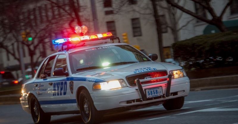 Starosta de Blasio na středeční tiskové konferenci prohlásil, že od policistů se očekává nasazení střelných zbraní, pokud čelí opravdu vážné krizi.