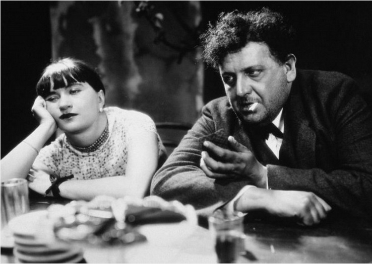 Valeska Gertová a Theodor Pištěk v němém filmu Takový je život. Valeska Gertová a Theodor Pištěk v němém filmu Takový je život.