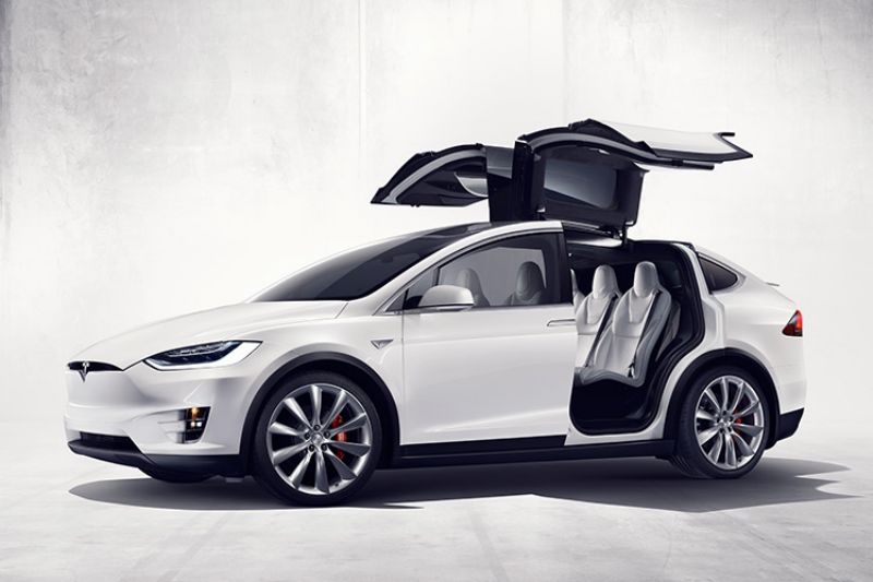 Model X se již vyrábí s novým hardwarem.