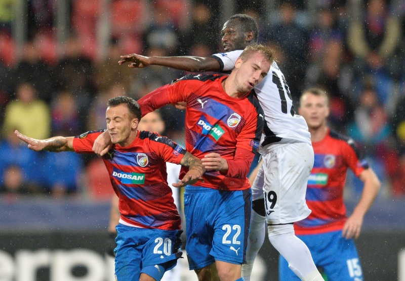 Ačkoli Liberec, Plzeň a Sparta získaly v úvodních třech kolech základních skupin Evropské ligy dohromady jen devět bodů, nadále drží pro český fotbal jedenáctou příčku podle koeficientu UEFA před Švýcarskem.