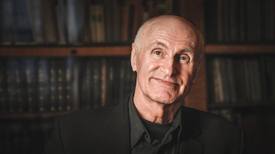 O komedii Sen noci svatojánské největšího dramatika všech dob Williama Shakespeara bude v rámci premiérového odpoledne v plzeňském divadle přednášet překladatel díla Martin Hilský (na snímku).