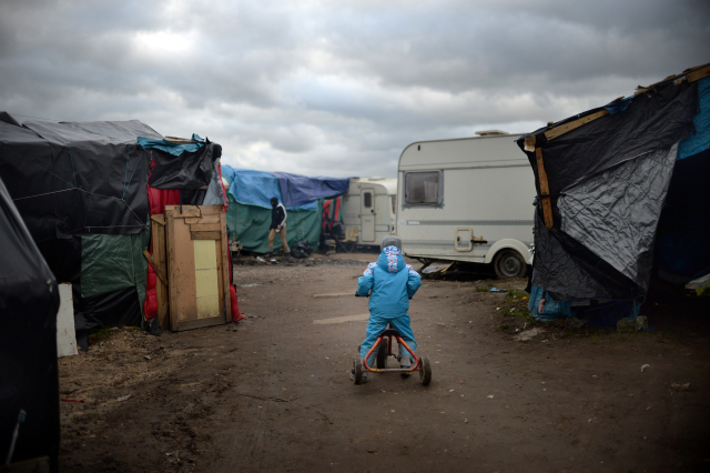 Snímek z uprchlického tábora v Calais.