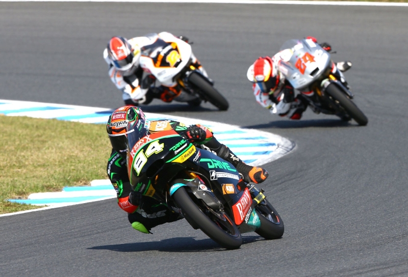 Jakub Kornfeil ve Velké ceně Austrálie upadl, Moto GP ovládl Crutchlow.