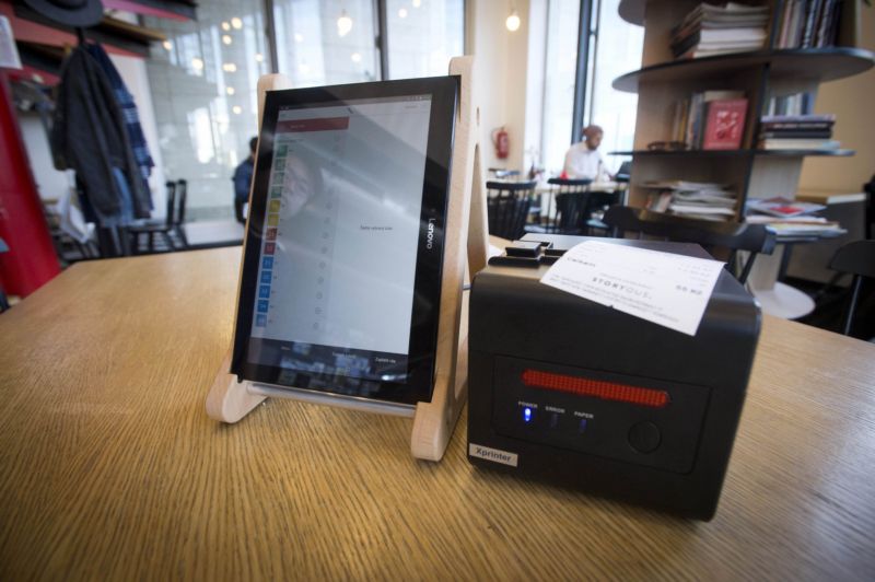 Tablet a tiskárna účtenek. Tablet a tiskárna účtenek.