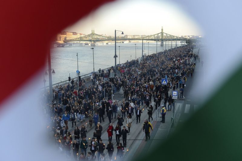 Pochod Budapeští, který připomněl pochod studentů v roce 1956.