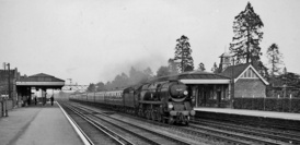 Železniční trať Brookwood Nekropolis Railway.